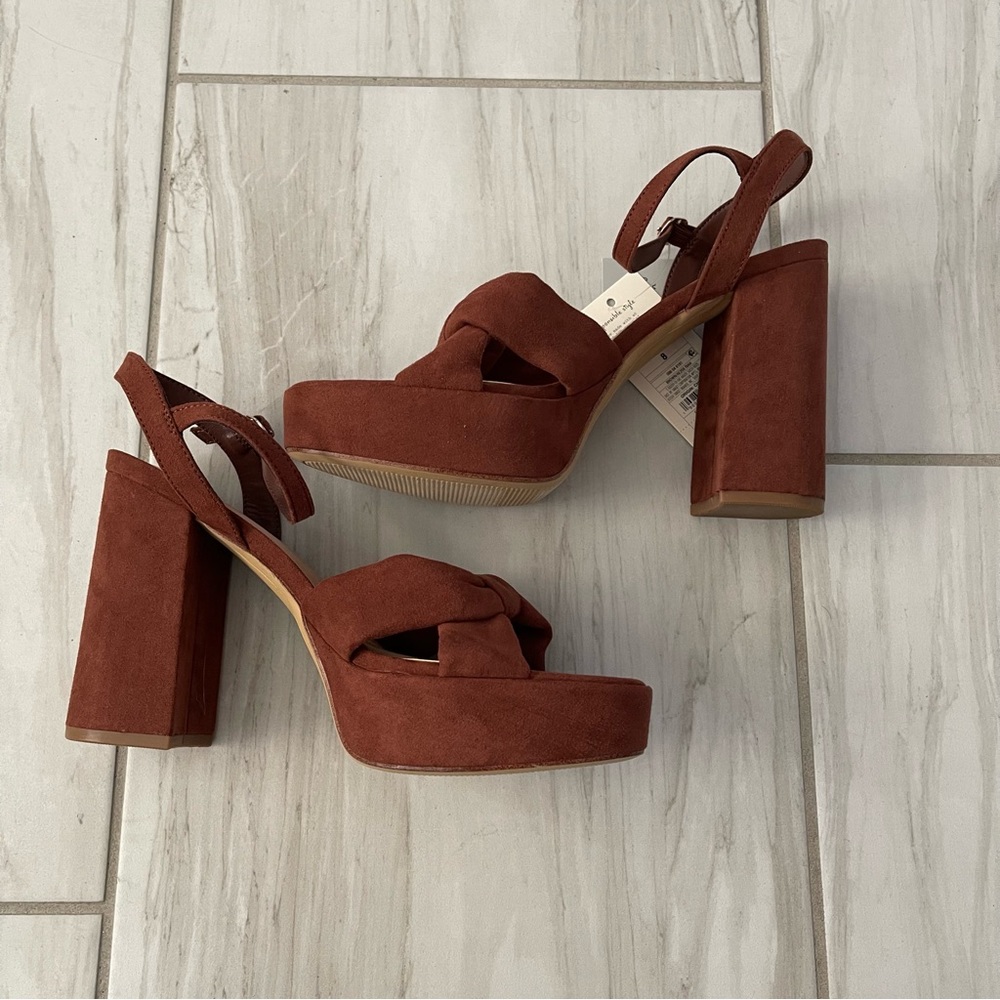 🤎NWT Platform Suede Heels🤎 - Picture 3 of 6